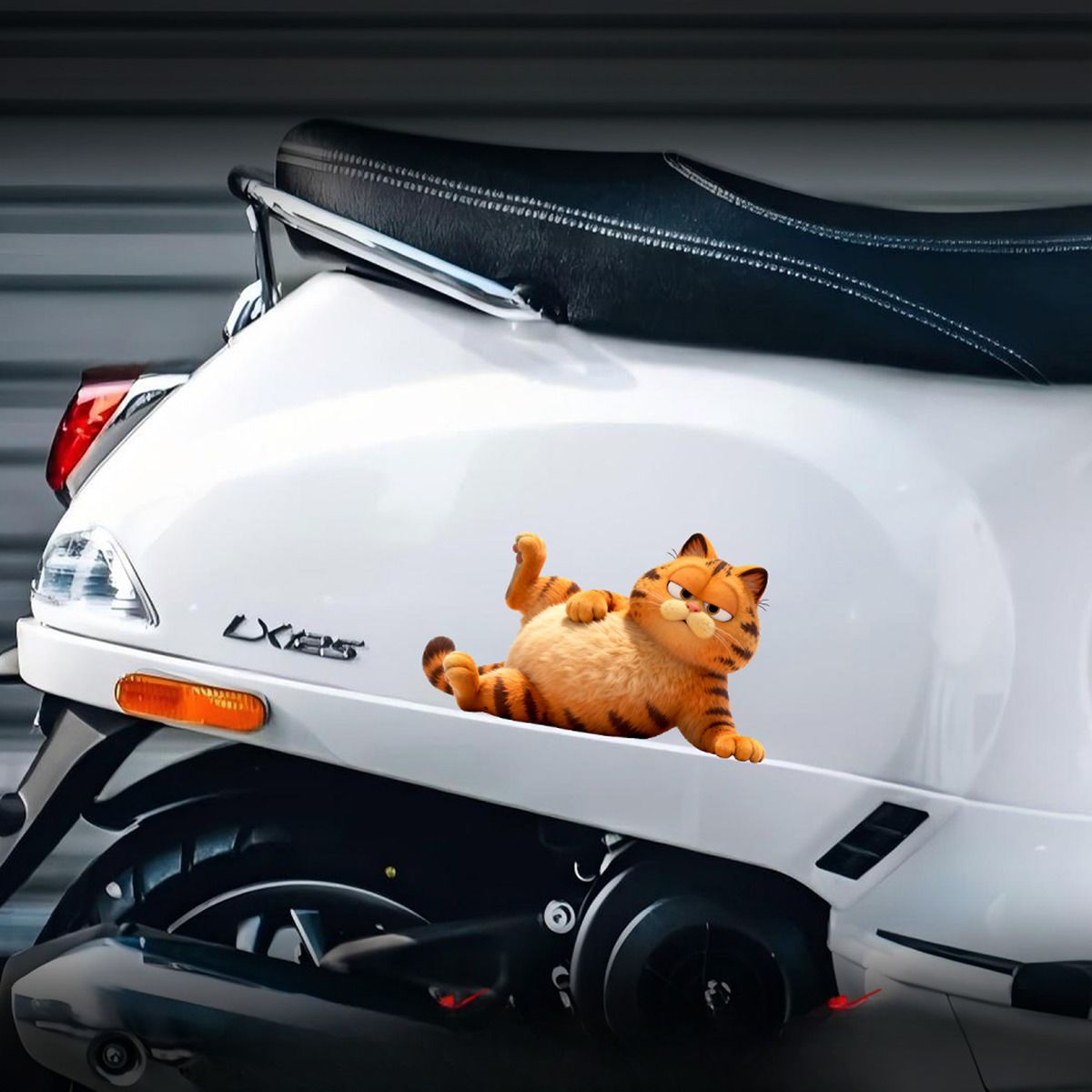 かわいいガーフィールド漫画ビニールステッカー防水電動バイクボ - Anime Cosplay Characters のレビューと価格